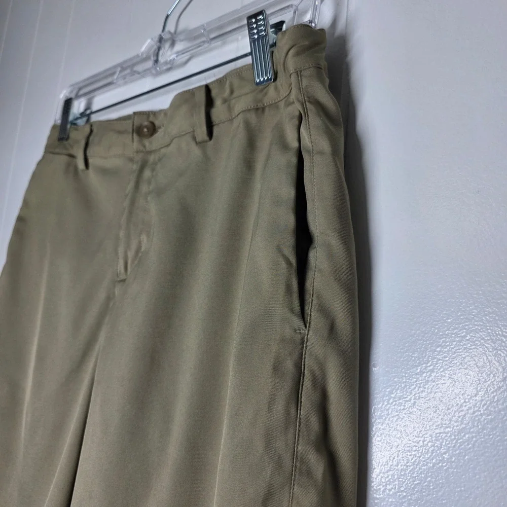 Nike Golf Dri-FIT Shorts Boy's Large Khaki Tan Flat Front Performance Activewear